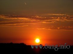 roter Sonnenuntergang zeigt schönes Wetter an