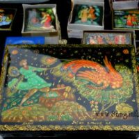 Kunst und Handwerk: Feuervogel auf dem Dosendeckel