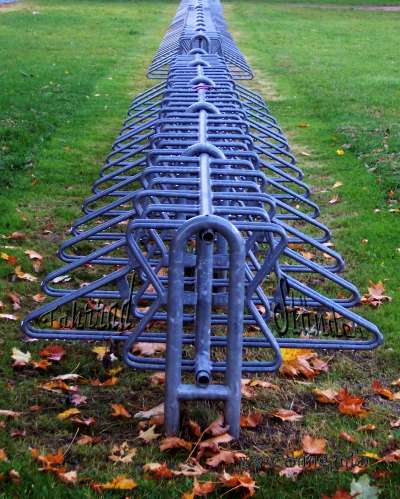 blauer Fahrradständer