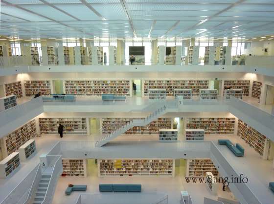 Faszination Buch: Weitwinkel -  Stadtbibliothek Stuttgart, einsamer Leser