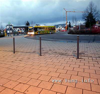 w.bus.wolken.himmel.grau