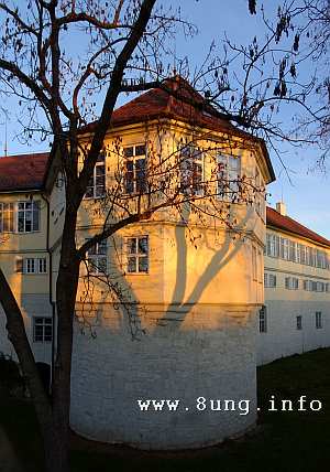 Kirchheimer Schloss um 17 Uhr in der Abendsonne