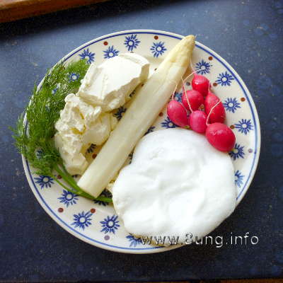 Spargel mit Ei, Radieschen, Dill und Frischkäse