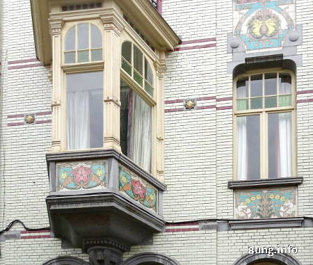 Bemalter Erker an Jugendstil-Haus in Gent