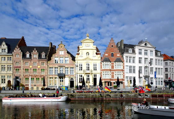 Häuserzeile in Gent, Wasser, Boote