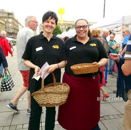Bäckereifachverkäuferinnen auf dem Stuttgarter Brotmarkt