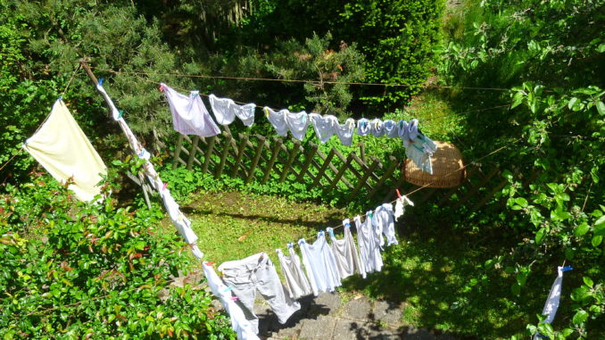 Wäscheleine bei Wind