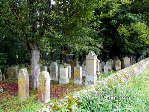 Jüdischer Friedhof, Mauer und Grabsteine