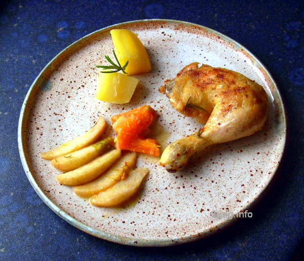 Hähnchenkeulen mit Winterbirnen-Gemüse und Kartoffeln