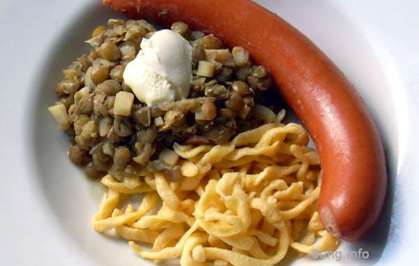 Linsen, Spätzle und Saitenwurst