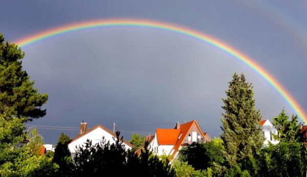 Regenbogen in leuchtenden Farben