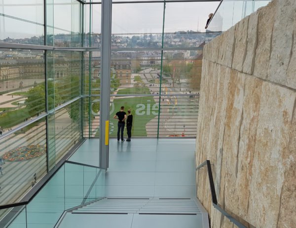 Glasfassade im Kunstmuseum Stuttgart