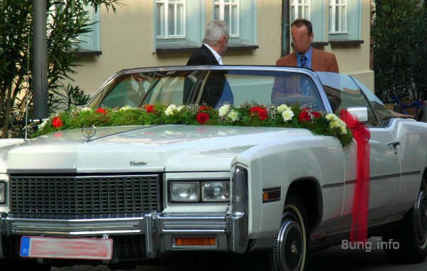 Warten auf das Brautpaar