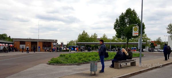 Blumeninsel am Busbahnhof