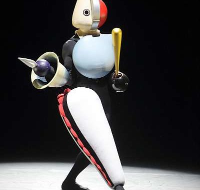 Figur aus dem Triadischen Ballett von Oskar Schlemmer