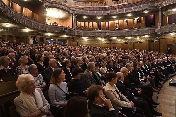 Publikum in der Stuttgarter Staatsoper
