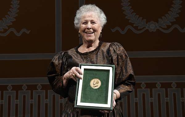 gundula Janowitz mit Hugo-Wolf-Medaille