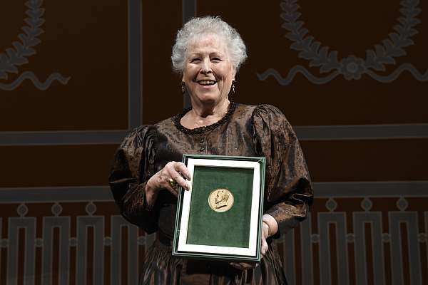 gundula Janowitz mit Hugo-Wolf-Medaille
