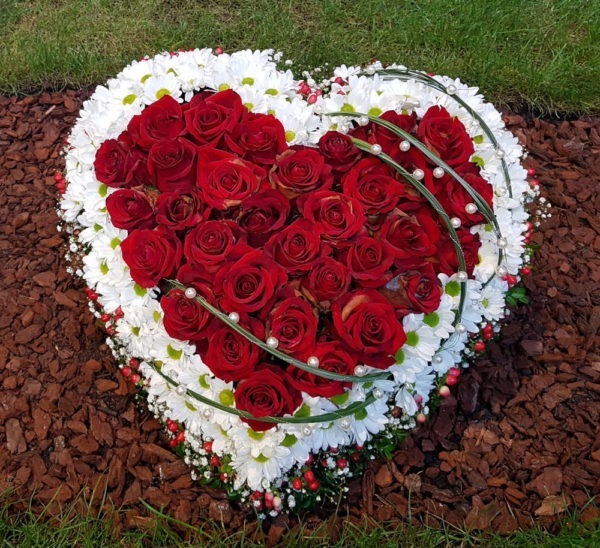 Jubiläum: 10 Jahre 8ung.info - mit zu den besten Kulturblogs prämiert | Kulturmagazin 8ung.info Blumenherz mit roten Rosen