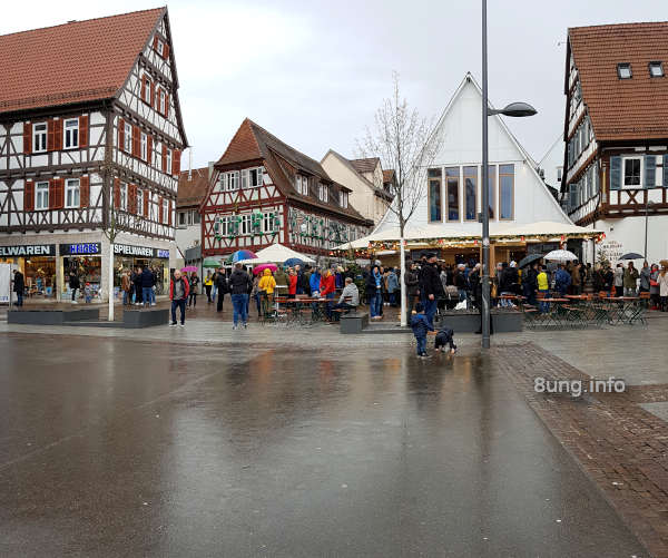 Monatswetter Januar 2020: Regen auf dem Marktplatz