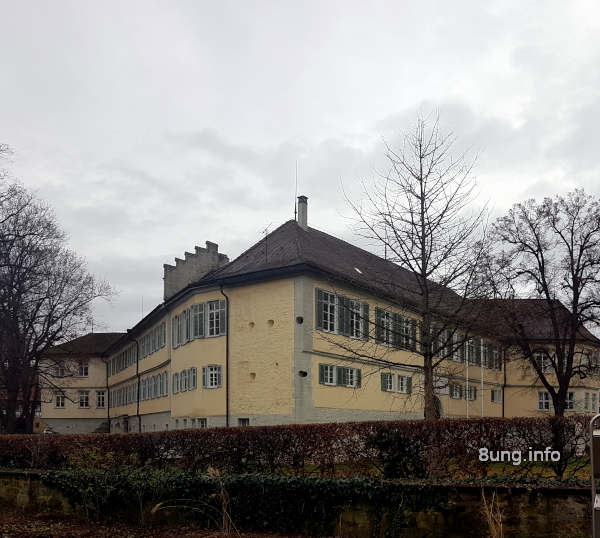 wetterprognose 2020: Schloss in Kirchheim Teck bei Regenwetter