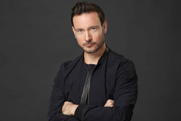 Eric Gauthier: Wohnzimmerballett statt Nachtcafe | Kulturmagazin 8ung.info Eric Gauthier: Wohnzimmerballett statt Nachtcafe | Kulturmagazin 8ung.info