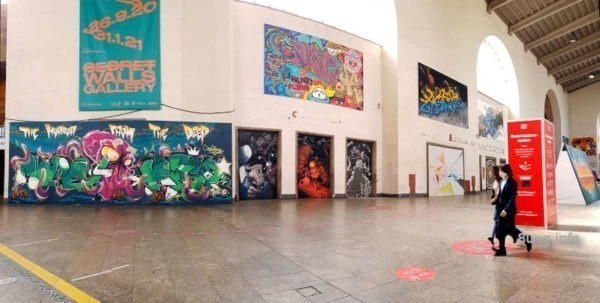 ☛ Graffiti in Stuttgart im Stadtpalais | Kulturmagazin 8ung.info Graffiti im Bahnhof Stuttgart - Bahnhofshalle Überblick