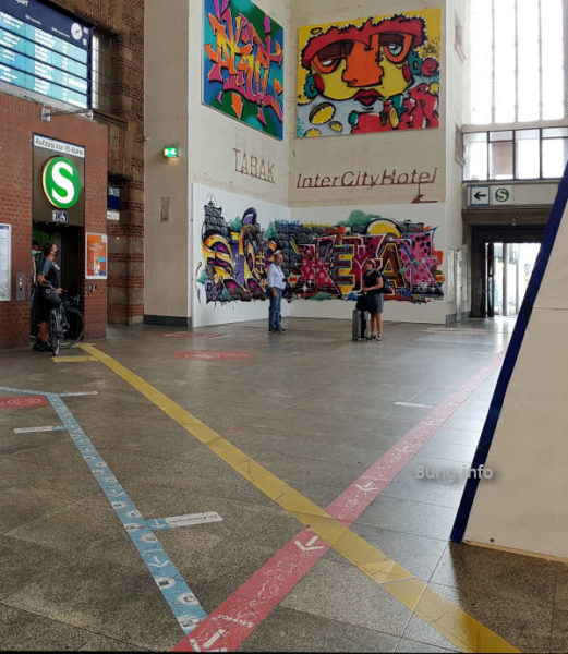 ☛ Graffiti in Stuttgart im Stadtpalais | Kulturmagazin 8ung.info Graffiti im Bahnhof Stuttgart - kreuzweise Linien