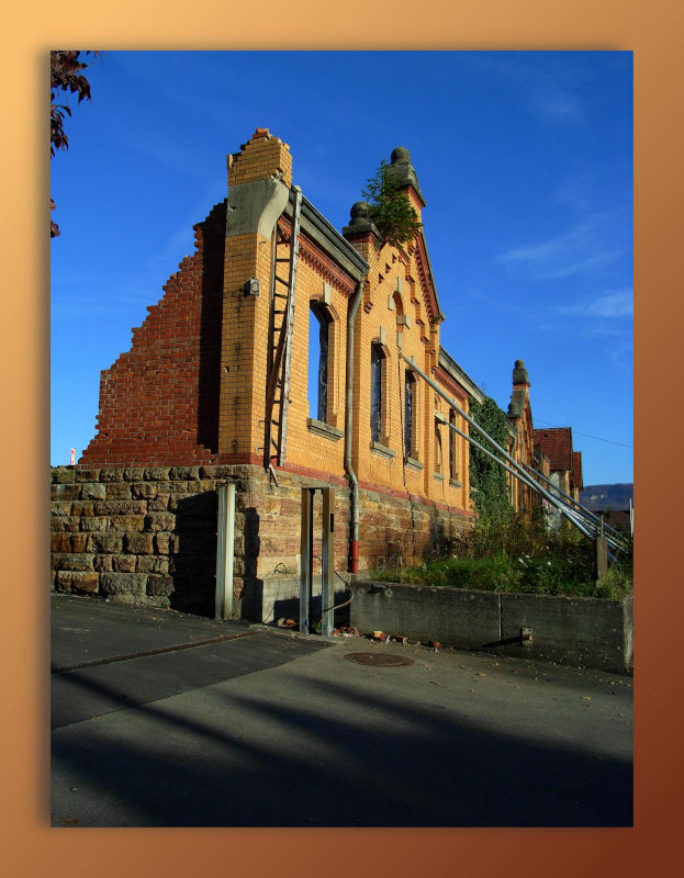 Ruine - gestützte Fassade