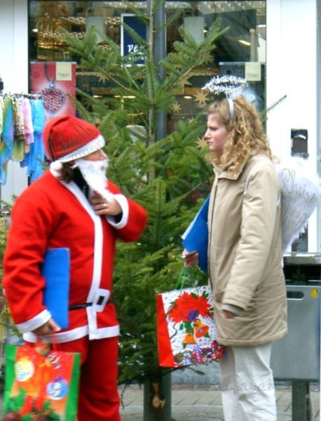 Weihnachtsmann und Christkind, 2 Erzkonkurenten