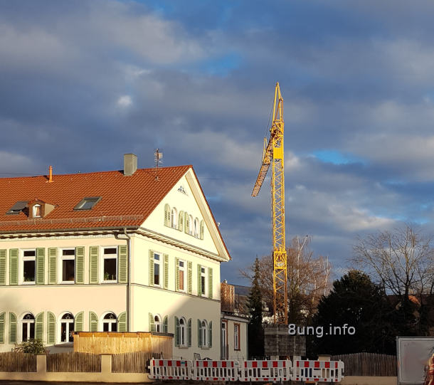 Sonnenschein aud Kran und Haus