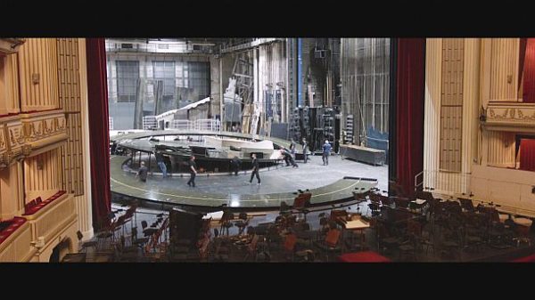 Backstage - hinter der Wiener Staatsopern-Bühne in 3sat | Kulturmagazin 8ung.info „Backstage Wiener Staatsoper“: Bühnentechnik – ein harter Job
© ZDF und ORF/Prisma Film