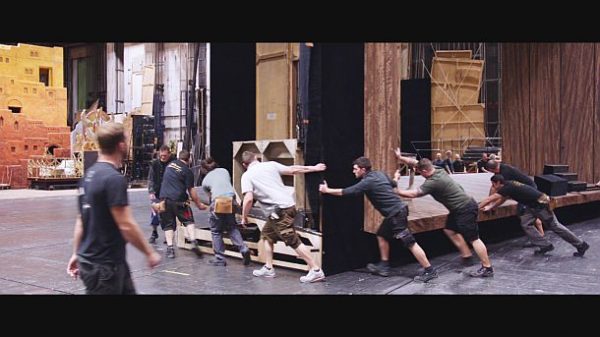 Backstage - hinter der Wiener Staatsopern-Bühne in 3sat | Kulturmagazin 8ung.info „Backstage Wiener Staatsoper“: Bühnenarbeit – zwischen zwei Vorstellungen ist die Zeit oft knapp
. © ZDF und ORF/Prisma Film