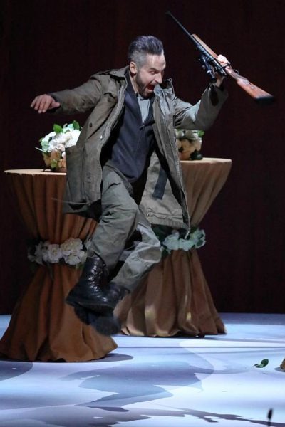 ♫ Der Freischütz - Bayerische Staatsoper bis 15.3.2021 | Kulturmagazin 8ung.info Bayerische Staatsoper – Der Freischütz: Kyle Ketelsen (Kaspar) Premiere am 13. Februar 2021 | Musikalische Leitung: Antonello Manacorda | Produktion: Dmitri Tcherniakov © Wilfried Hösl