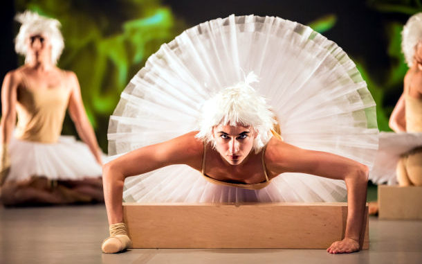 Swan Lakes Marie Chouinard (c) Photo Jeanette Bak