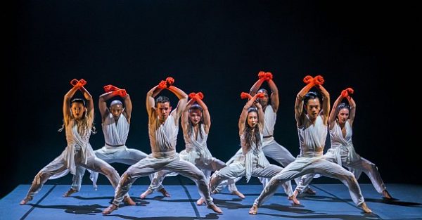 Natalie Alleston, Aaron Chaplin, Carlos J. Martinez, Vanessa Vince-Pang, Manon Adrianow Prentice Whitlow, Michael Marquez and Carmen Vazquez Marfil in Phoenix Dance Theatre and Opera North’s The Rite of Spring choreographed by Jeanguy Saintus. © Tristram Kenton