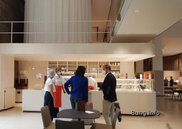☛ Neu! Dürnitz im Landesmuseum Württemberg: 1.000 m2 Wohnzimmer | Kulturmagazin 8ung.info Dürnitz im Landesmuseum Württemberg: Cafétheke