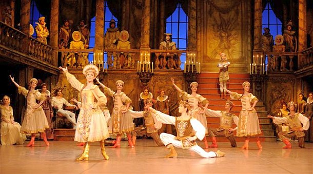 ☛ Ballett Schwanensee – Gesamtkunstwerk in der Stuttgarter Staatsoper © Stuttgarter Ballett