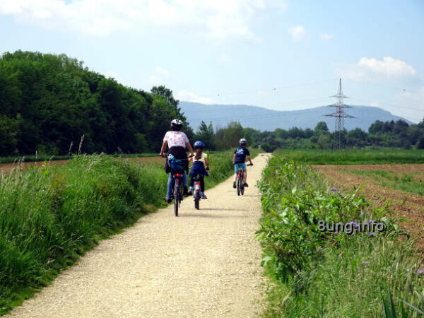 Radfahrer Frau und Kinder