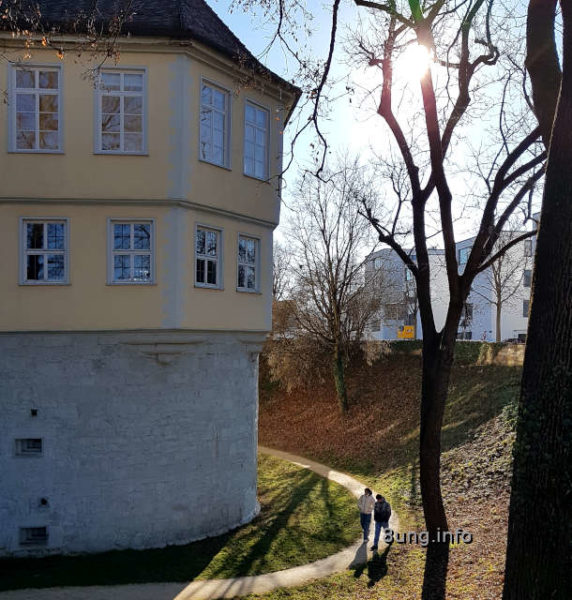 Schatten zur Mittagszeit