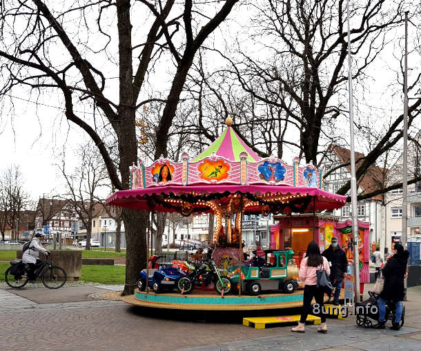 Wetter trüb, buntes Karussell