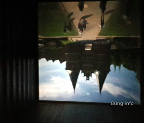 in der Camera Obscura: Lübecker Holstentor auf einer Containerwand