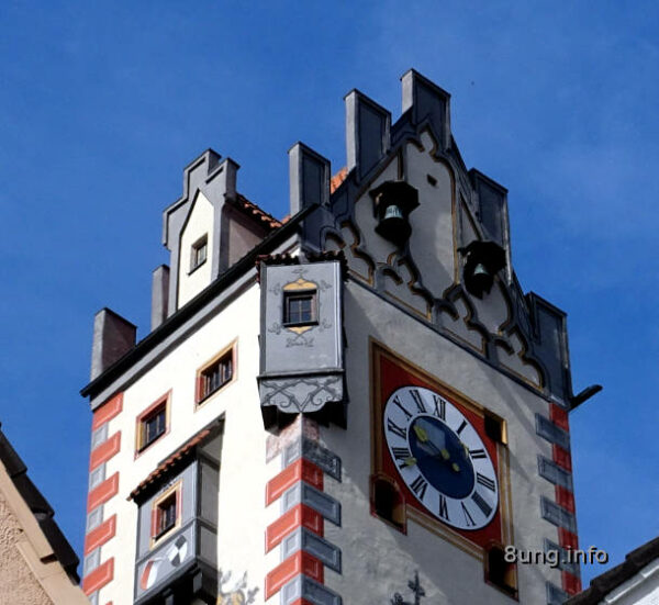 Wandmalerei in Füssen – Vorschrift trifft auf Kreativität | Kulturmagazin 8ung.info Illusionsmalerei in Füssen – Turm am Schloss mit Ecksteinen und Erker