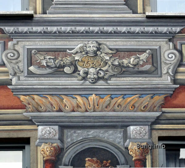 Wandmalerei in Füssen – Vorschrift trifft auf Kreativität | Kulturmagazin 8ung.info Illusionsmalerei in Füssen – Sims an der Stadtapotheke