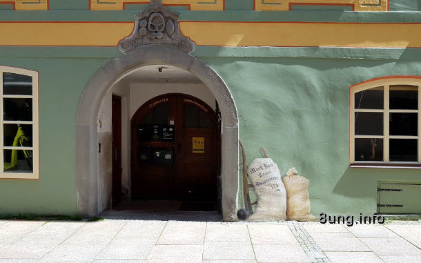Illusionsmalerei in Füssen – Säcke vor der Hauwand