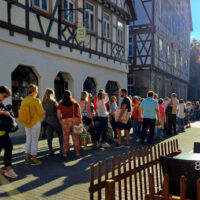 Lange Warteschlange um 18:45 Uhr in Kirchheim unter Teck