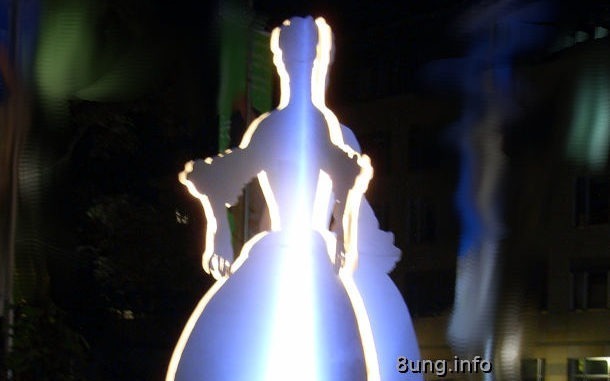 strahlende Dame