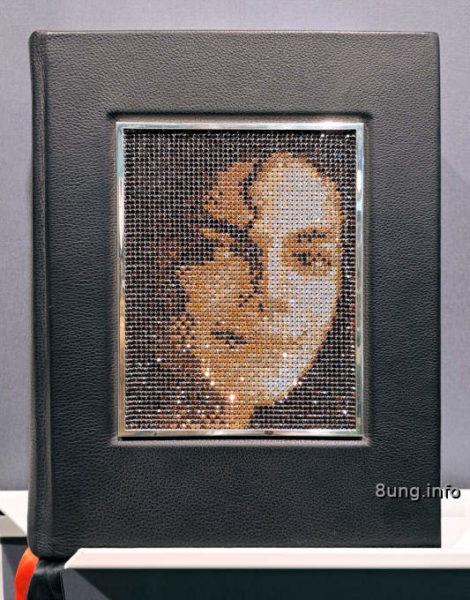 Buchmesse: Ledereinband mit Michael Jackson, glänzende Glaskristalle