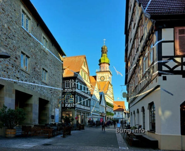 ☛ Kirchheim unter Teck: Kunst an Straße und Dächern | Kulturmagazin 8ung.info Kunst in der Kirchheimer Innenstadt