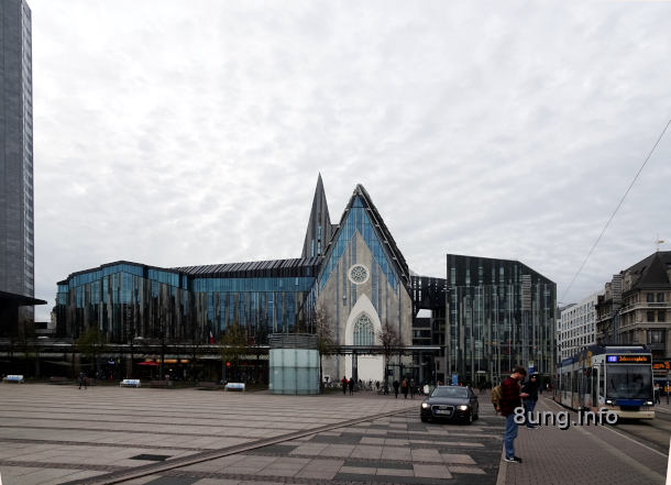 Leipzig Universität unter grauem Himmel